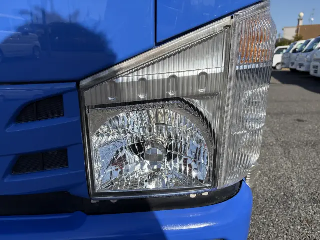 いすゞ エルフ 2RG-NKR88AD(4WD)の写真8