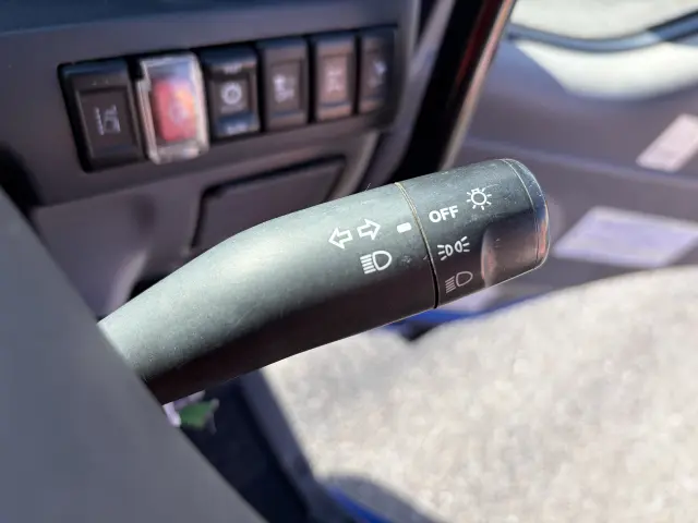 いすゞ エルフ 2RG-NKR88AD(4WD)の写真14