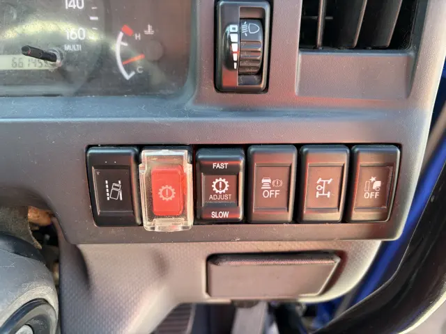 いすゞ エルフ 2RG-NKR88AD(4WD)の写真26