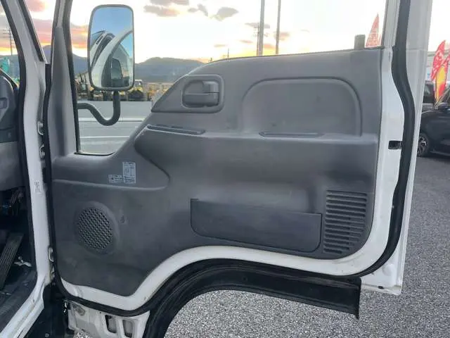 いすゞ エルフ TPG-NKR85AD(2WD)の写真31