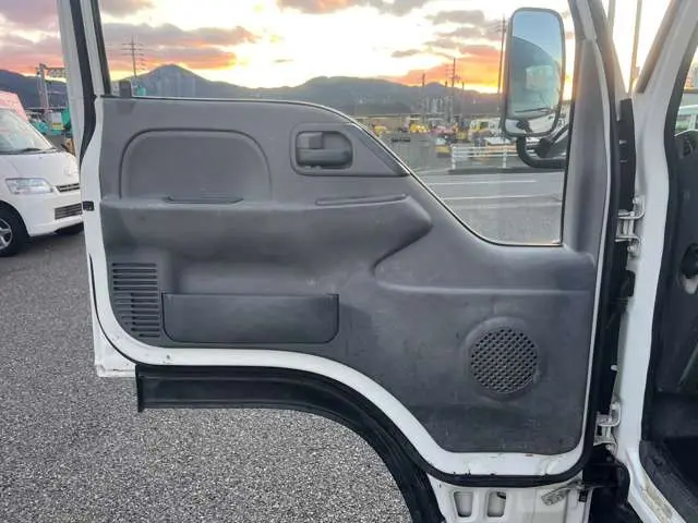 いすゞ エルフ TPG-NKR85AD(2WD)の写真33