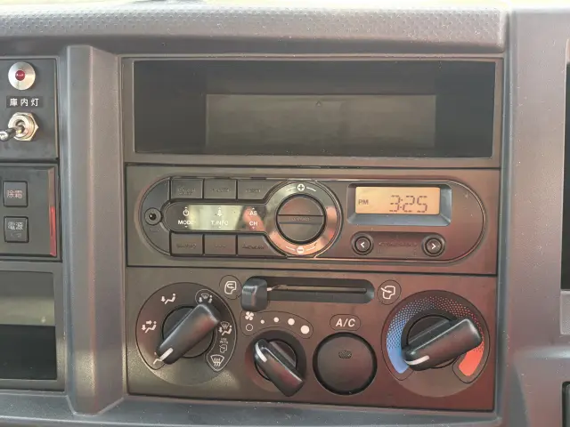 いすゞ エルフ TPG-NHR85AN(2WD)の写真25
