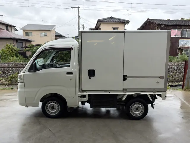 ダイハツ ハイゼットトラック EBD-S500P(2WD)の写真5