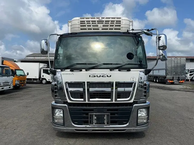 R1 CYJ77C ISUZU GIGA いすゞ ギガ 4軸低床 10t (エルフ 2t / フォワード 4t ) 純正 アドブルー タンク キャップ AdBlue 新車外し！ NO20 中古アルミウィング いすゞ ギガ &frasl;R1 いすゞ 2PG-CYJ77C アルミ