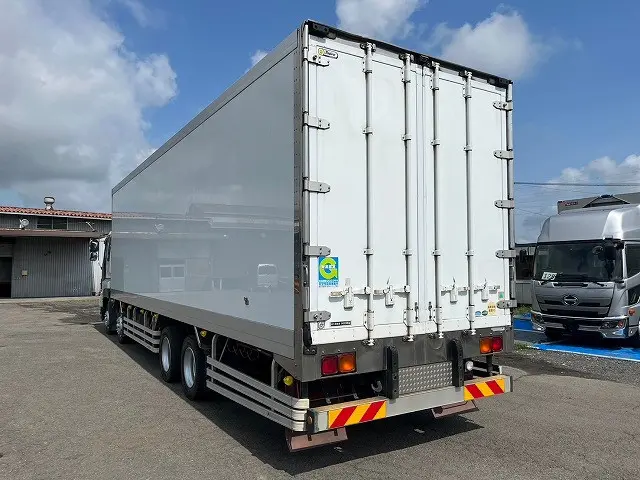 ★4軸低床2デフ！★後輪エアサス！★7速MT！★H27-ギガ・冷蔵冷凍車★|いすゞ ギガ QKG-CYJ77A(8x4)の写真8