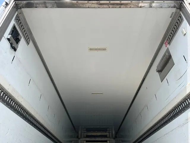 ★4軸低床2デフ！★後輪エアサス！★7速MT！★H27-ギガ・冷蔵冷凍車★|いすゞ ギガ QKG-CYJ77A(8x4)の写真11