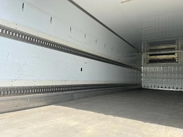 いすゞ ギガ QKG-CYJ77A(8x4)の写真13