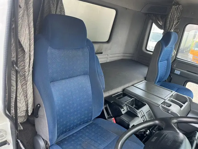 いすゞ ギガ QKG-CYJ77A(8x4)の写真21