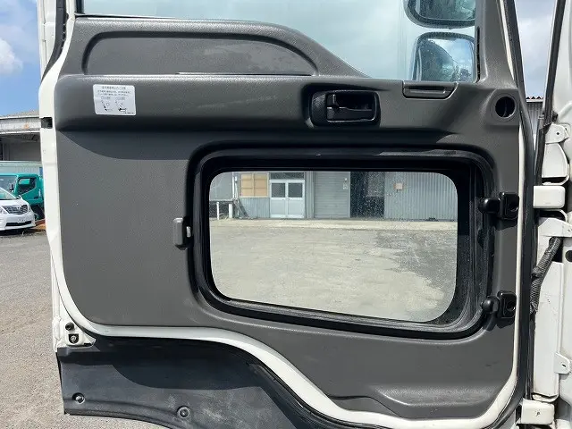 いすゞ ギガ QKG-CYJ77A(8x4)の写真22
