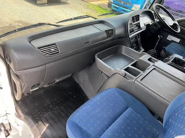 いすゞ ギガ QKG-CYJ77A(8x4)の写真23