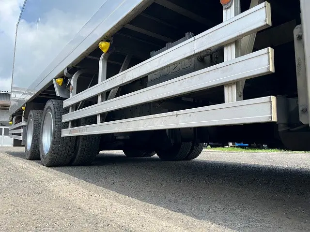 いすゞ ギガ QKG-CYJ77A(8x4)の写真40