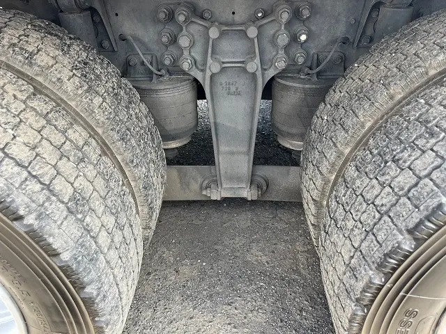 いすゞ ギガ QKG-CYJ77A(8x4)の写真47