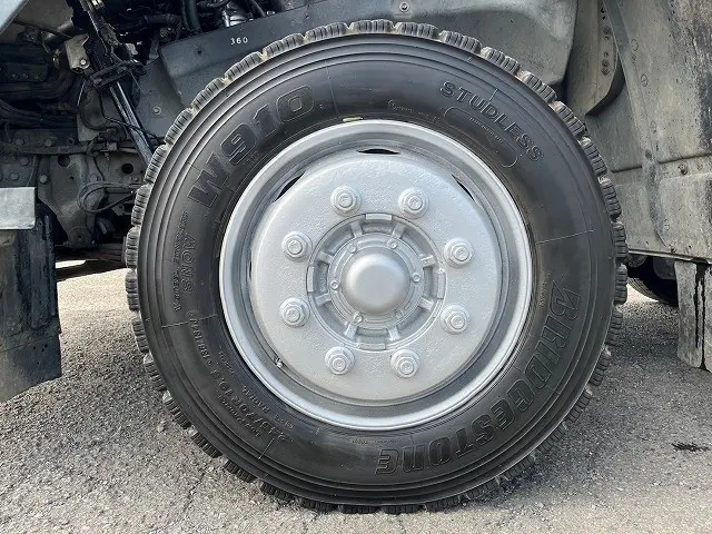 いすゞ ギガ QKG-CYJ77A(8x4)の写真48