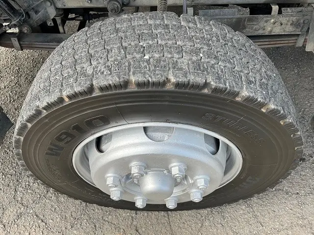 いすゞ ギガ QKG-CYJ77A(8x4)の写真50