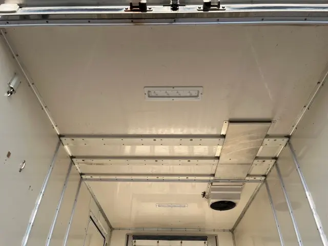 三菱 キャンター TPG-FBA00(2WD)の写真12