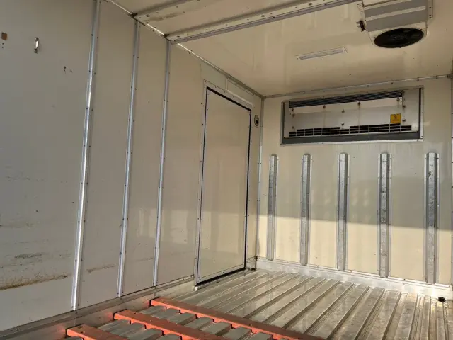 三菱 キャンター TPG-FBA00(2WD)の写真14