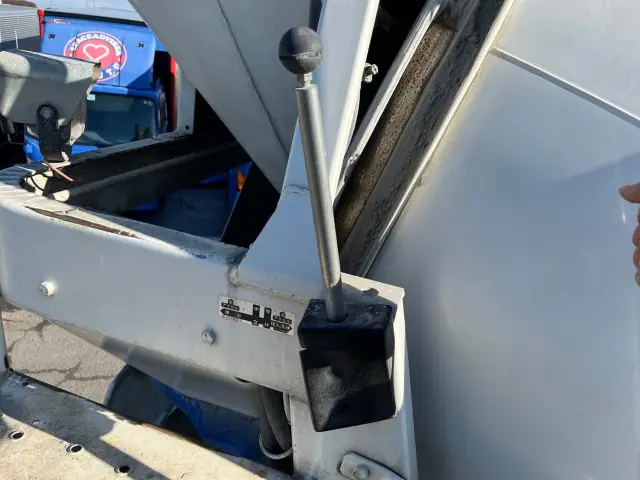 日野 プロフィア 2DG-FS1AGAの写真39