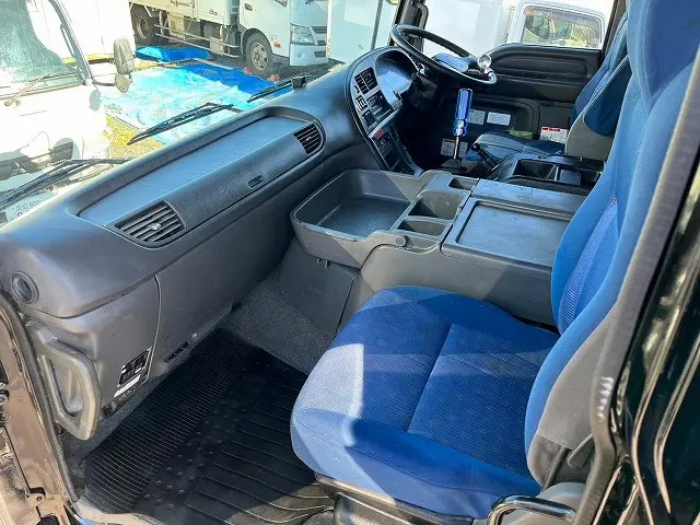 いすゞ ギガ QKG-CXZ77AT(6x4)の写真20