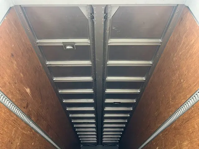 いすゞ ギガ PKG-CYJ77W8(8x4)の写真13