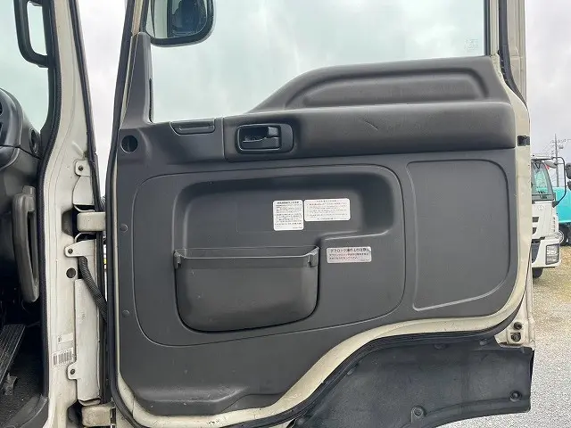 いすゞ ギガ PKG-CYJ77W8(8x4)の写真19