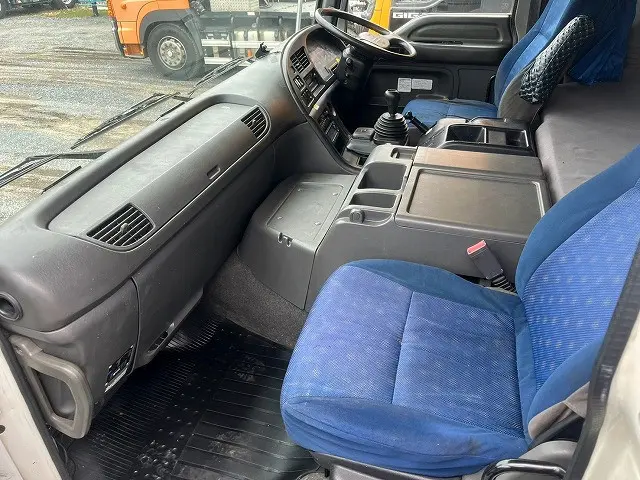 いすゞ ギガ PKG-CYJ77W8(8x4)の写真24