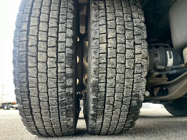 日野 プロフィア QPG-FR1EXEG(6x2)の写真45