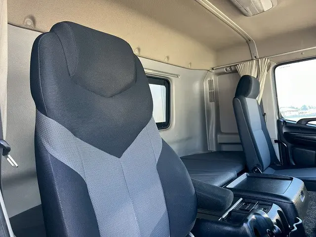 日野 プロフィア QKG-FW1EXBG(8x4)の写真18