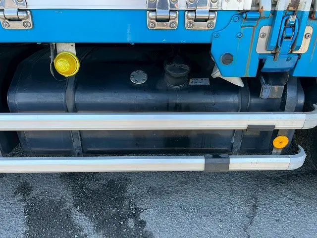 いすゞ ギガ QKG-CYJ77A(8x4)の写真37