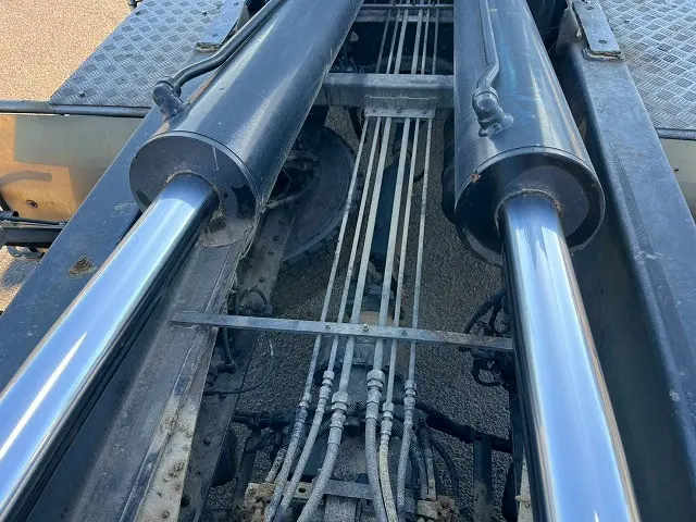 H27-ギガ・脱着装置付コンテナ専用車★車検付!令和8年6月迄★10.9トン積載|いすゞ ギガ QKG-CYZ77AM(6x4)の写真10