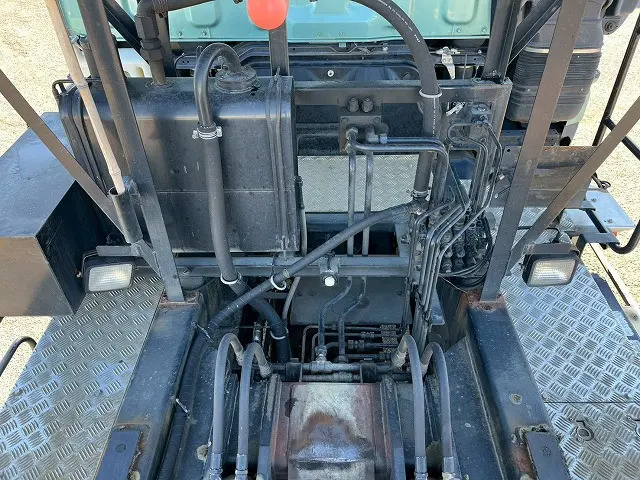 6×4★3軸2デフ!★7速MT車★380馬力★H27-ギガ・脱着装置付コンテナ専用車|いすゞ ギガ QKG-CYZ77AM(6x4)の写真12