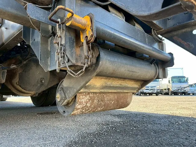 いすゞ ギガ QKG-CYZ77AM(6x4)の写真13