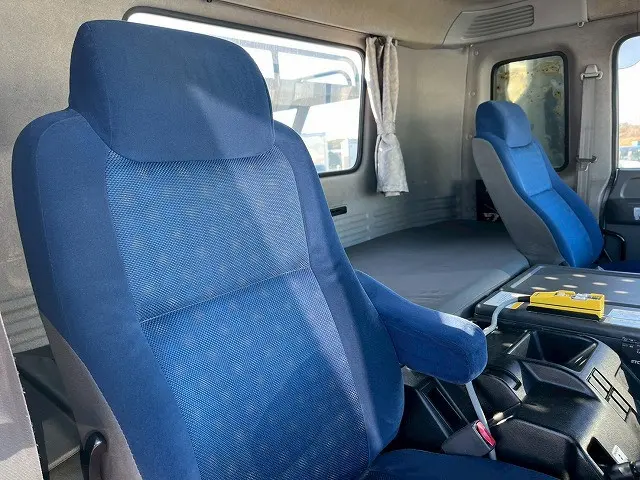 いすゞ ギガ QKG-CYZ77AM(6x4)の写真18