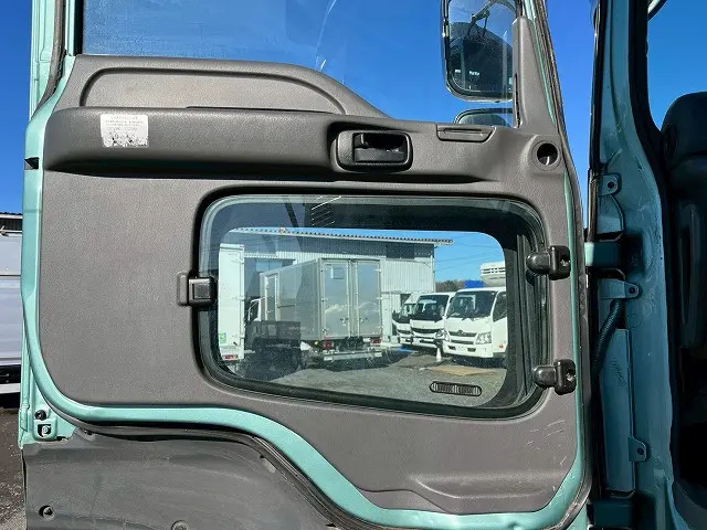 いすゞ ギガ QKG-CYZ77AM(6x4)の写真20