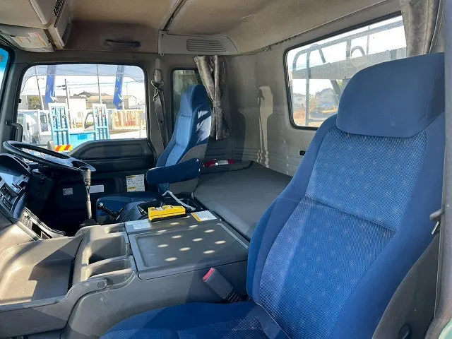 いすゞ ギガ QKG-CYZ77AM(6x4)の写真22