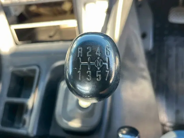 いすゞ ギガ QKG-CYZ77AM(6x4)の写真31