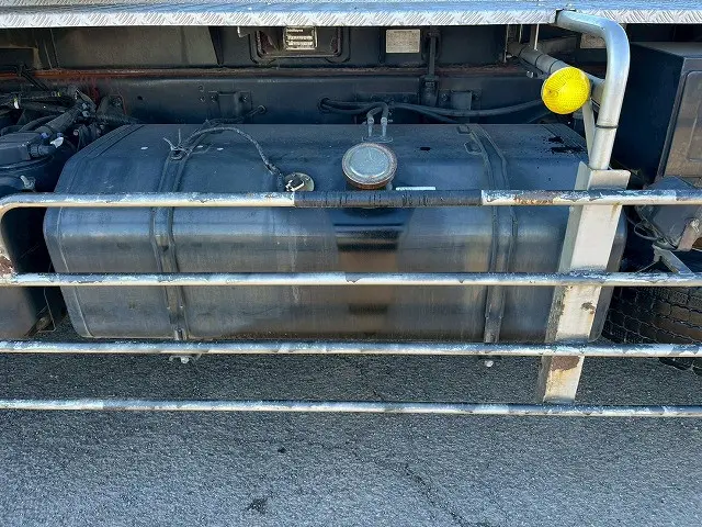 いすゞ ギガ QKG-CYZ77AM(6x4)の写真33