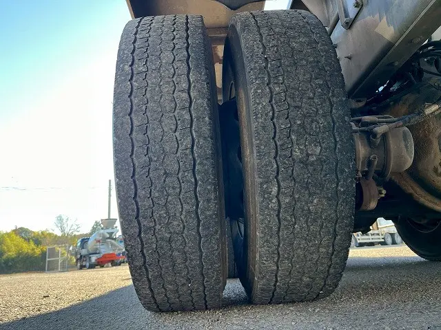 いすゞ ギガ QKG-CYZ77AM(6x4)の写真42