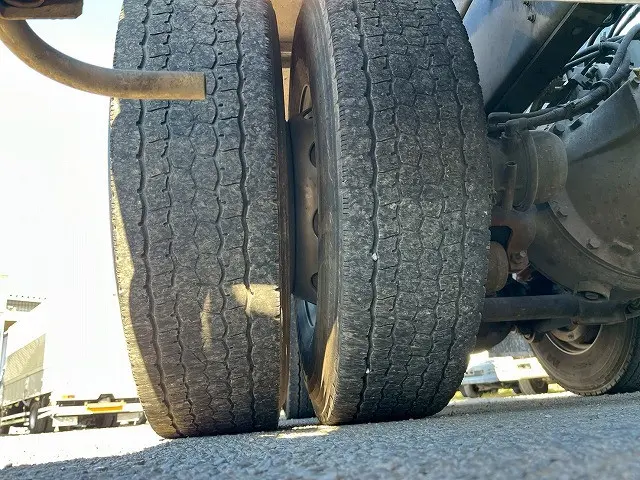 いすゞ ギガ QKG-CYZ77AM(6x4)の写真43