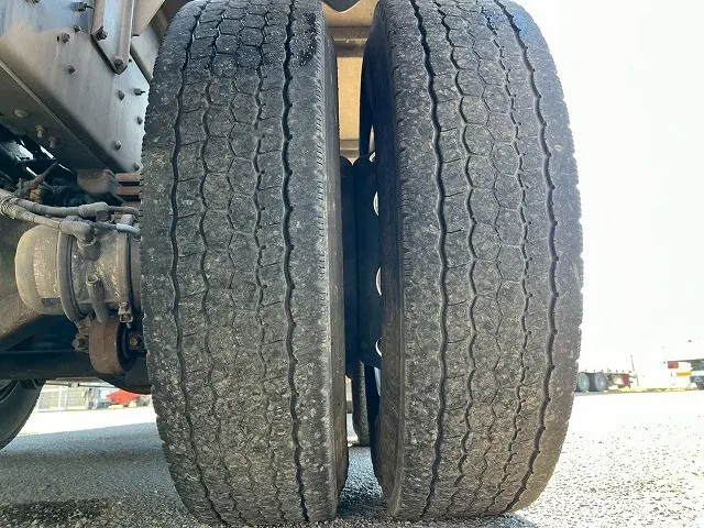 いすゞ ギガ QKG-CYZ77AM(6x4)の写真45