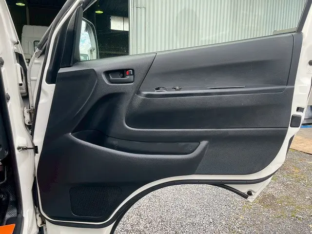 トヨタ ハイエースレジアス CBF-TRH200V(未入力/関係無)の写真21