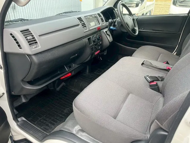 トヨタ ハイエースレジアス CBF-TRH200V(未入力/関係無)の写真26