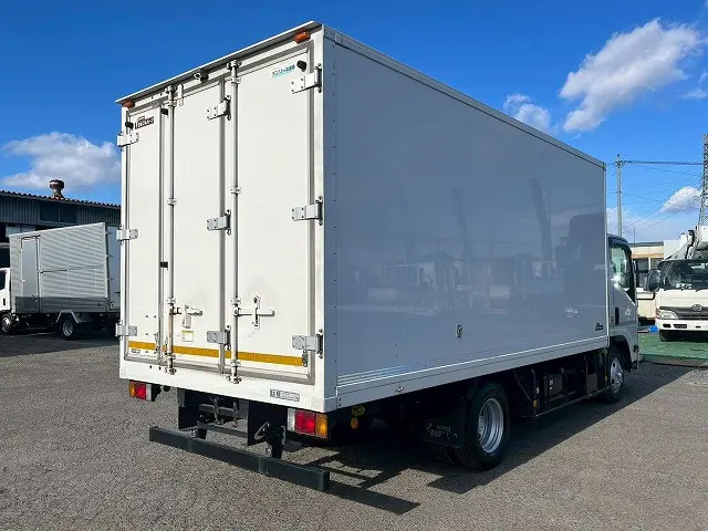 2室式!可動式仕切り板!6速MT!R2-エルフ・冷蔵冷凍車|いすゞ エルフ 2RG-NPR88AN(未入力/関係無)の写真6