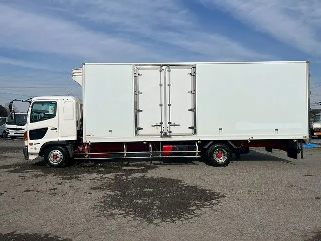 フルキャブ/ベッド付き！6速MT車！H26-レンジャー・冷蔵冷凍車|日野 レンジャー TKG-FD7JPAA(未入力/関係無)の写真9