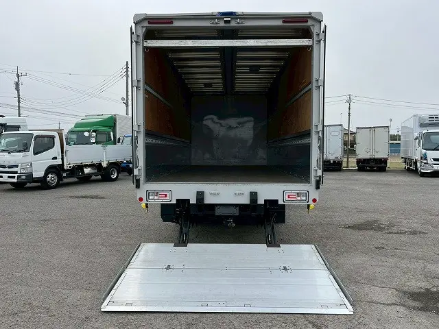 ベッド付き！240馬力★6速MT車！R5-レンジャー・アルミウイングPG|日野 レンジャー 2PG-FD2ABG(未入力/関係無)の写真12