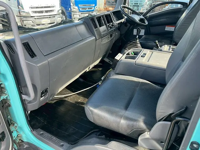 いすゞ フォワード QDG-FVZ34U2(6x4)の写真23