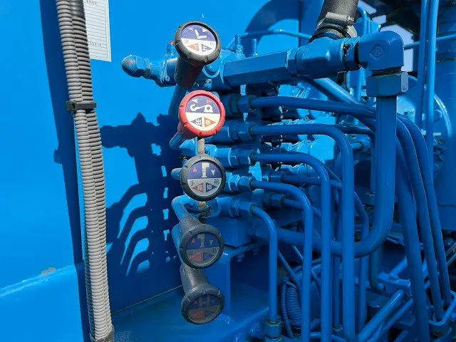 いすゞ ギガ QKG-CYH77B(8x4)の写真16