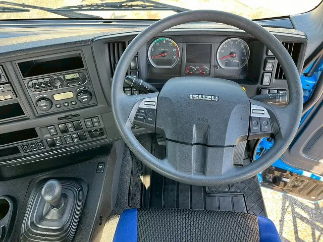 いすゞ ギガ QKG-CYH77B(8x4)の写真28