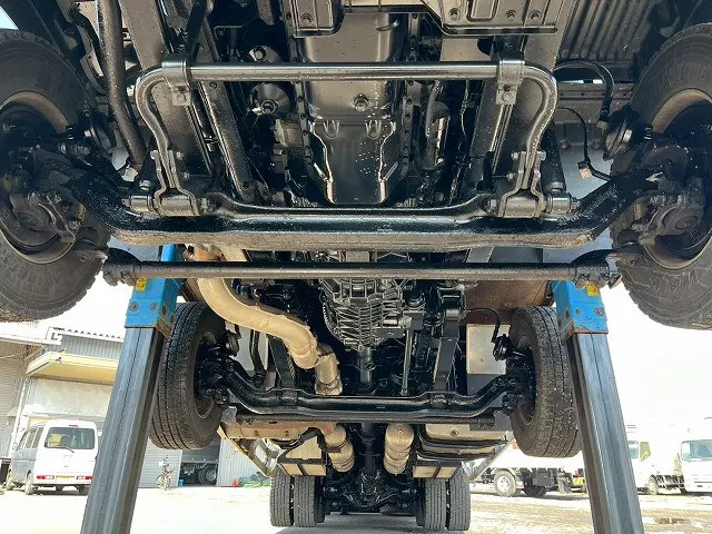 いすゞ ギガ QKG-CYH77B(8x4)の写真43