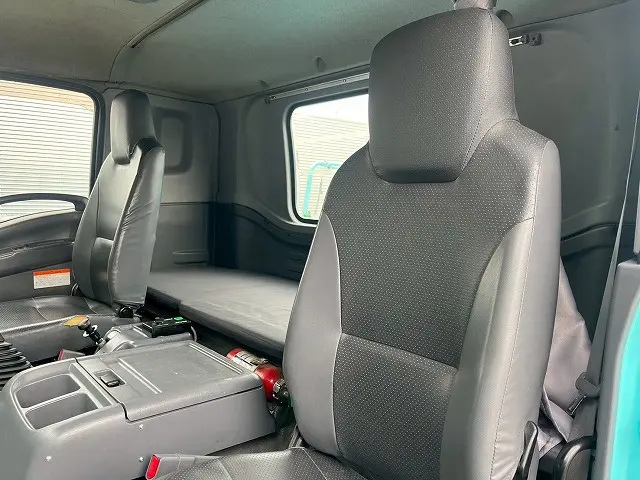 いすゞ フォワード QDG-FVZ34U2(6x4)の写真25