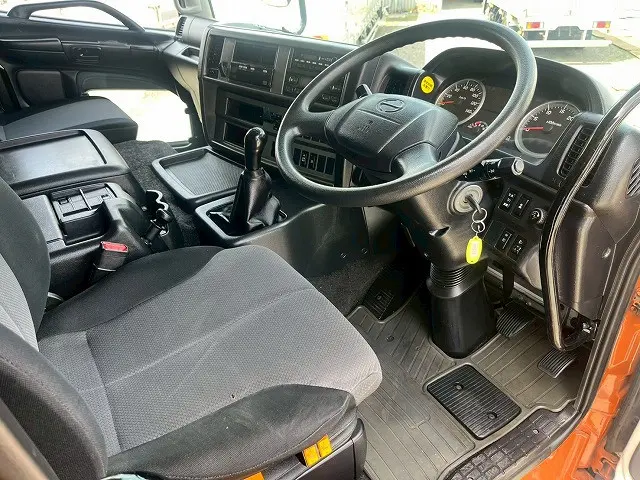 日野 プロフィア QKG-FR1EXBG(6x2)の写真17